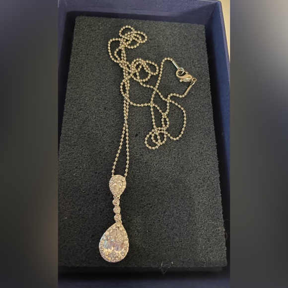 Elegant Silver Tone Cubic Zirconia Pendant Necklace NIB - Picture 4 of 6